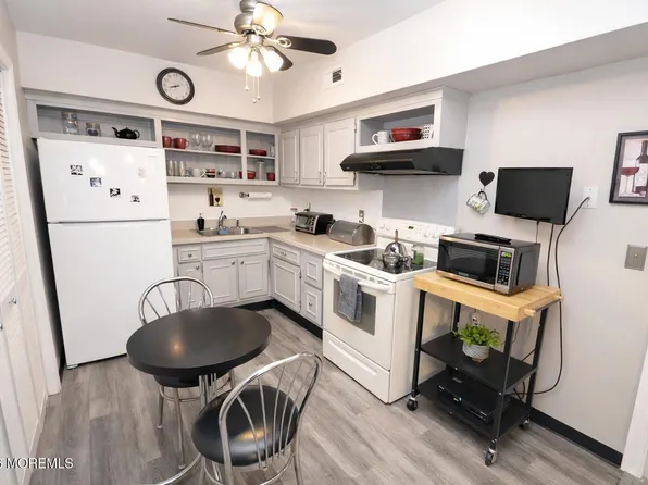 1 Alabama Court #820, Matawan, NJ 07747