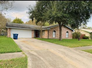 1211 Yellowstone Dr, Beeville, TX 78102