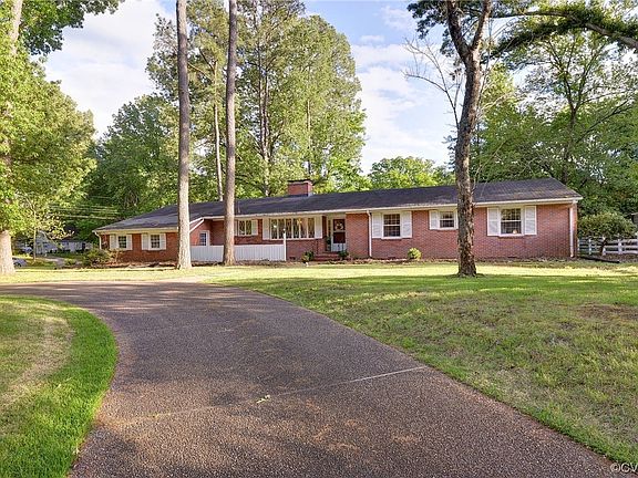 2nd image of 1 Cole Ln