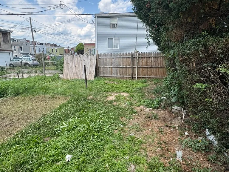 1113 Elm St — Photo 14