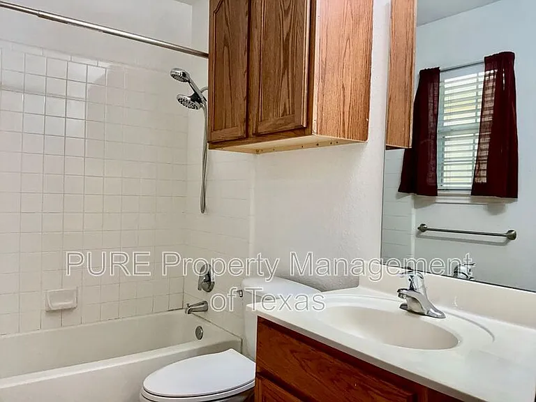 706 Stewart Dr — Photo 16