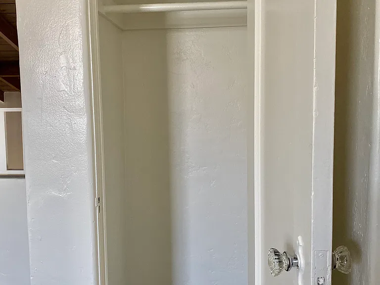 1042 N Crescent Heights Blvd — Photo 13