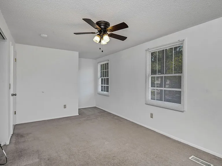 220 N Donar Dr — Photo 31