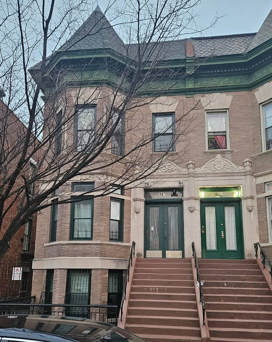 Building Photo - 749 Kelly St