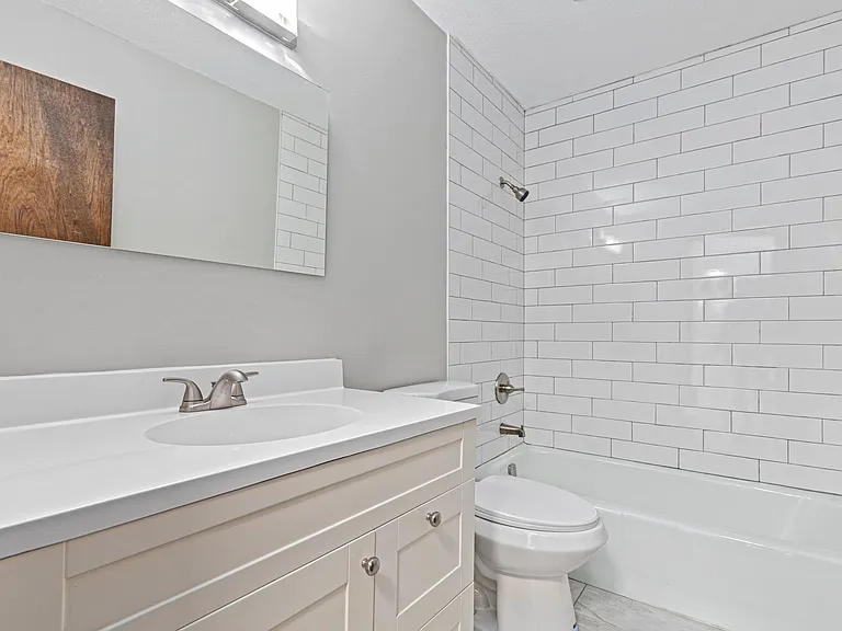 2210 Eldridge Ave E #206 — Photo 10