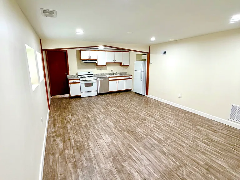 175 E Van Buren St #3 — Photo 4