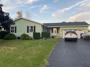 76 Seafarers Ln, Rochester, NY 14612