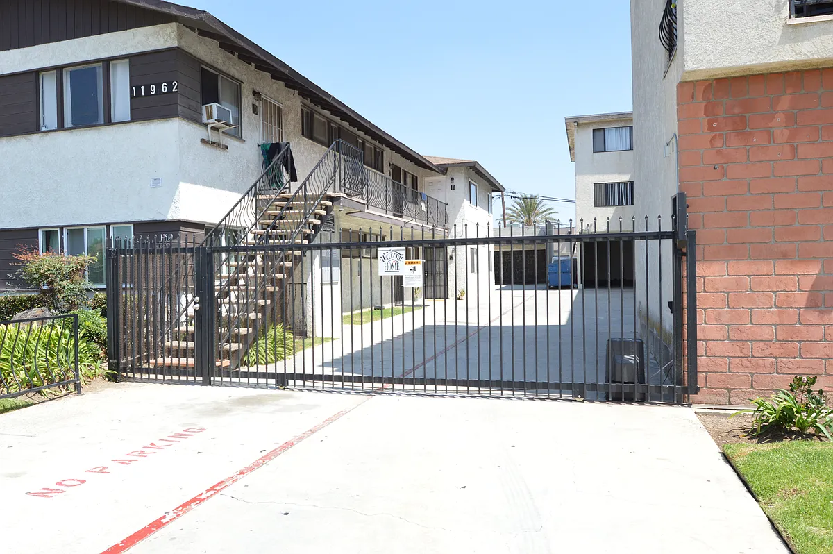 Photo 2 of 33 - 11968 York Ave #8 - Hawthorne, CA Building Photo - 11968 York Ave #8