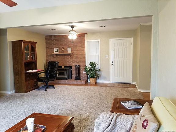 4th image of 210 NE Avondale Ave