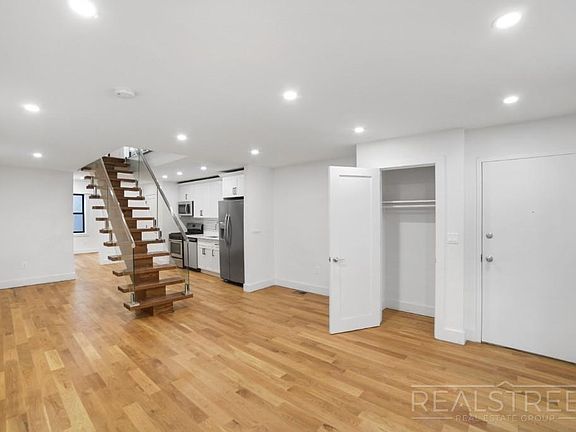 4th image of 1401 Dean St #1