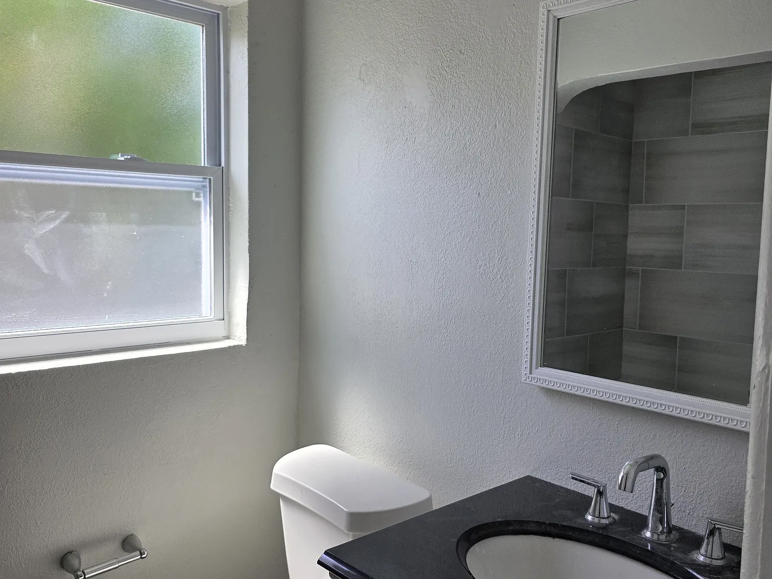 2 bed, 900 sqft, $1,825 — Photo 2