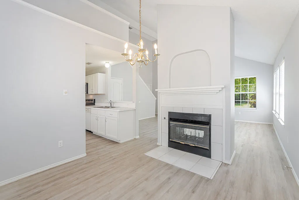 3 bed, 2.5 bath, 1644 sqft, $2,275 — Photo 4