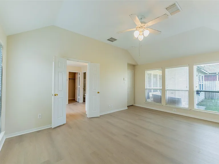 15334 Redbud Dale Ct — Photo 8