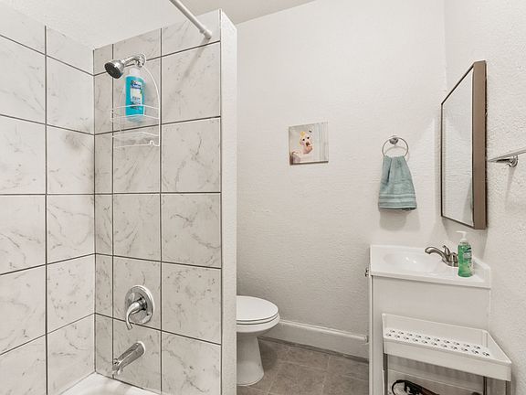 4th image of 3522 Altura Ave #B