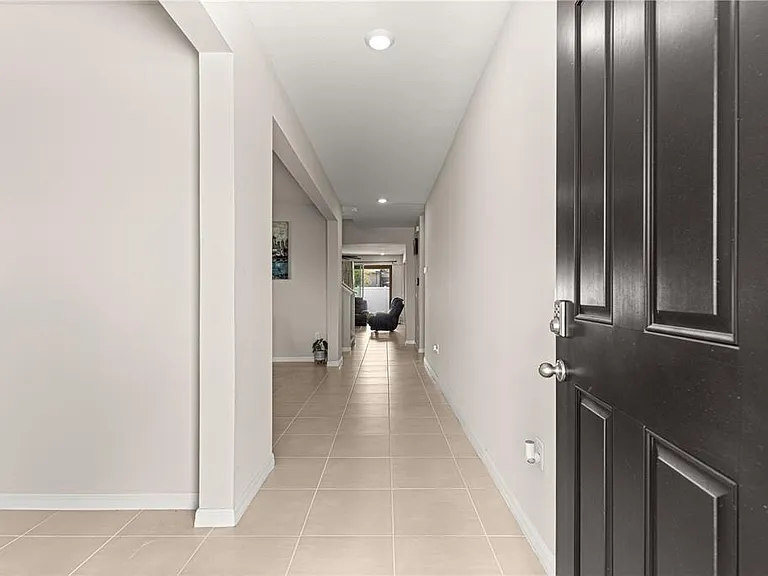 8142 SW 59th Ave — Photo 4
