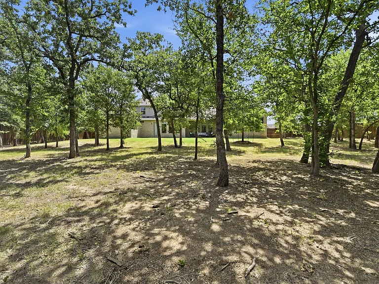 816 Omaha Trl — Photo 4