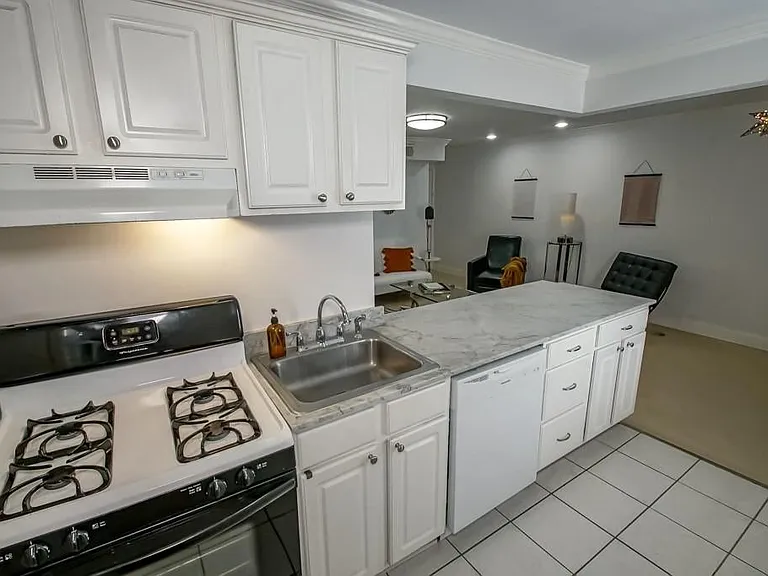 1323 Dauphine St #3 — Photo 6