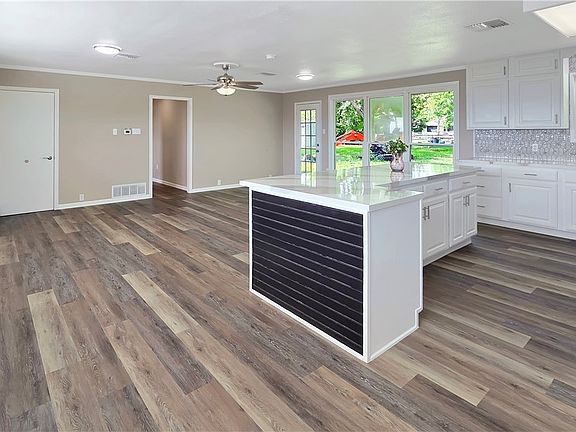 5th image of 1021 N Virginia St