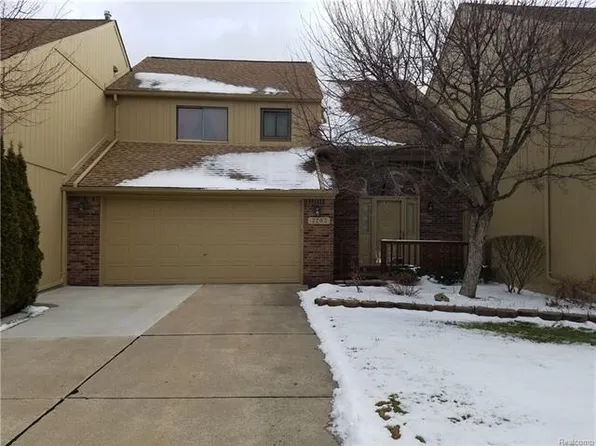 2203 Rochelle Park Dr #136, Rochester Hills, MI 48309