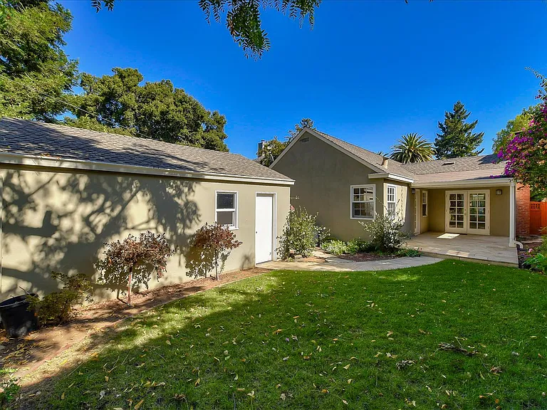 135 Wilder Ave — Photo 46