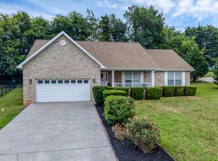 2802 Country Meadows Ln, Maryville, TN 37803