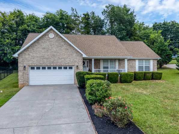 2802 Country Meadows Ln, Maryville, TN 37803