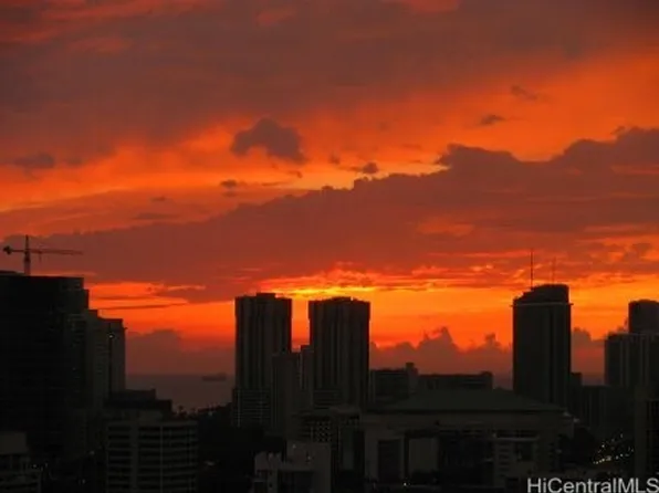 2740 Kuilei St APT 2204, Honolulu, HI 96826