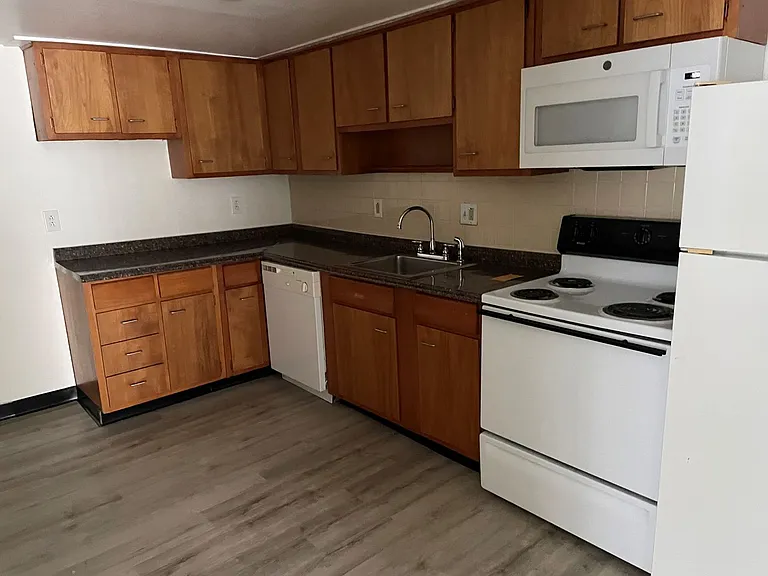 Angle-Tyler Apartments — Photo 20