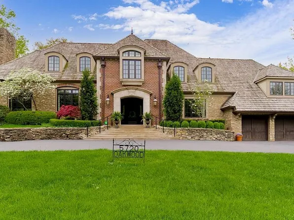 5720 Oakwood Rd, Mission Hills, KS 66208