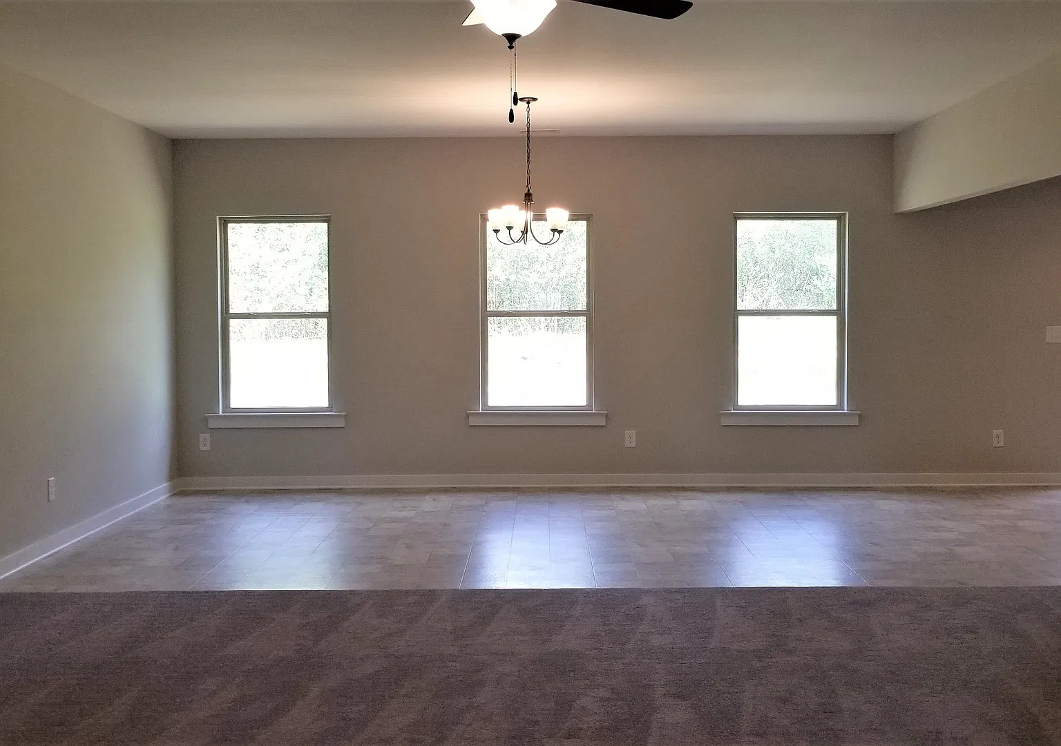 Great Home for Rent in Lincoln. Available to View with a 48 Hour Notice! — Photo 3