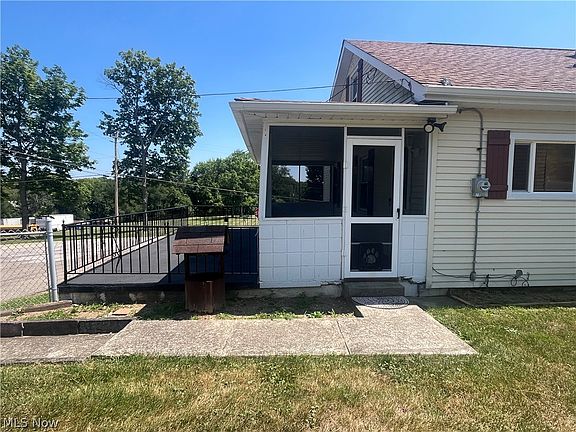 3rd image of 20 Sunny Acres Dr