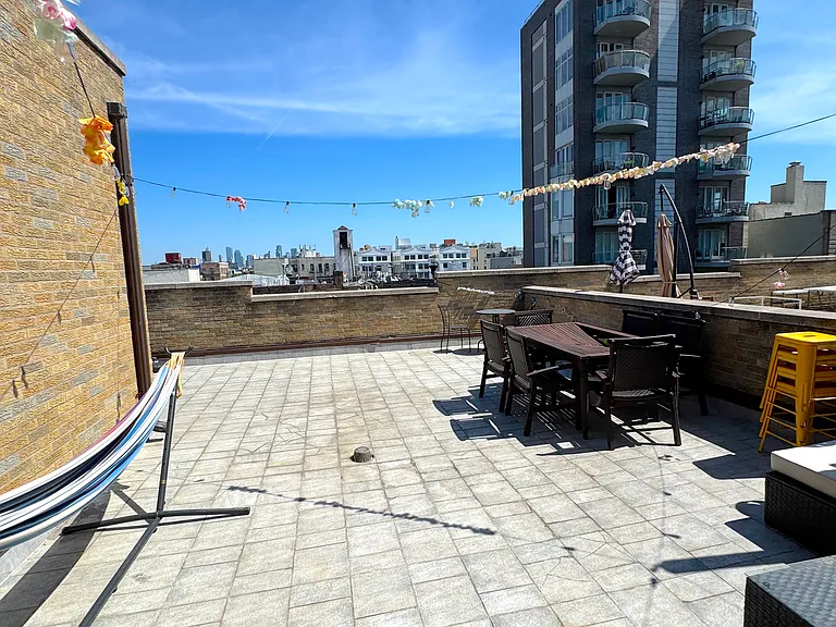 254 S 1st St #4B — Photo 2