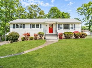 9 Woodhill Rd, Towaco, NJ 07082