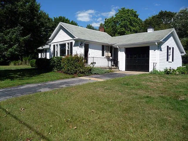 1044 Main Rd — Photo 3