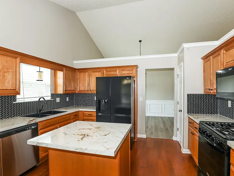 1101 Marsh Ct — Photo 10