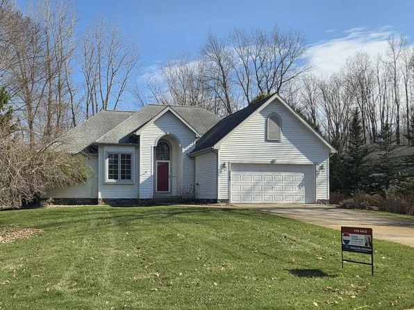 2205 Lake Wood Dr, Jackson, MI 49203