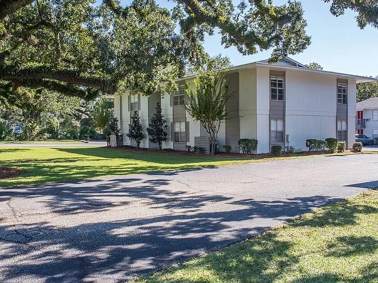 Twin Oaks Apartments — Photo 21