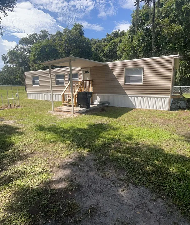 2868 Mineola Dr