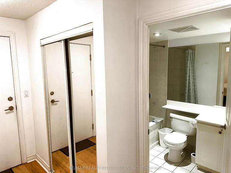 270 Wellington St W #409 — Photo 20