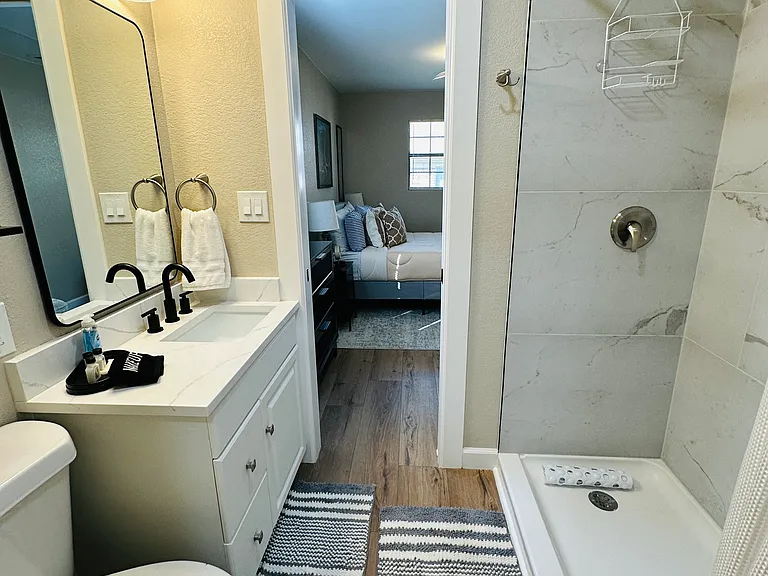 1505 N College St — Photo 33