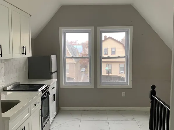 528 Norwood St #3, East Orange, NJ 07018
