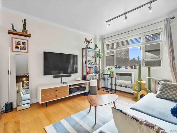 52-40 39th Drive #3U, Woodside, NY 11377