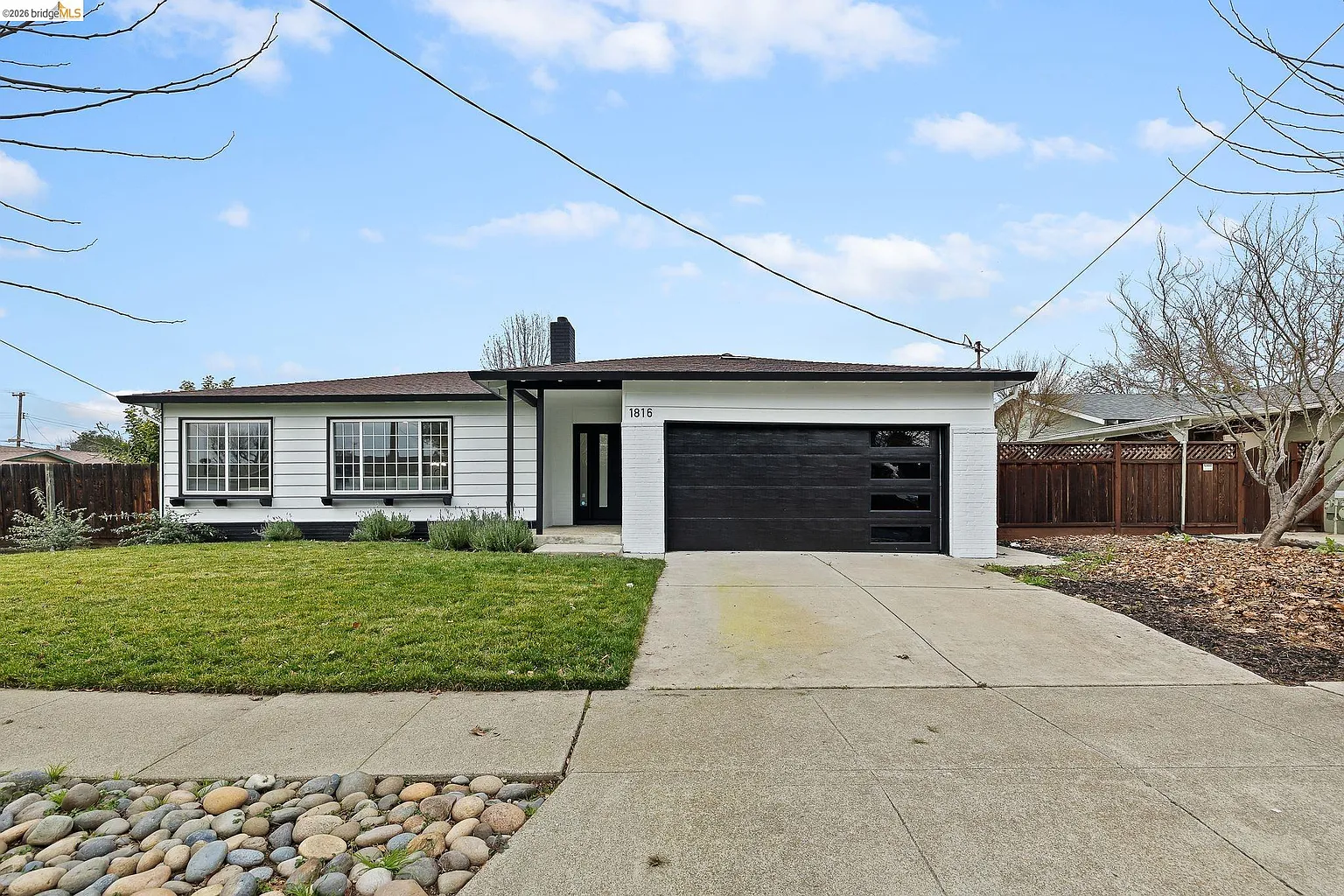 1816 Lynwood Dr photo 1