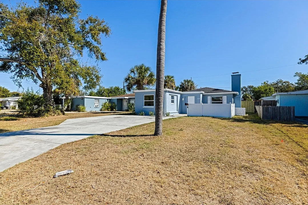 3 bed, 1236 sqft, $3,600 — Photo 2