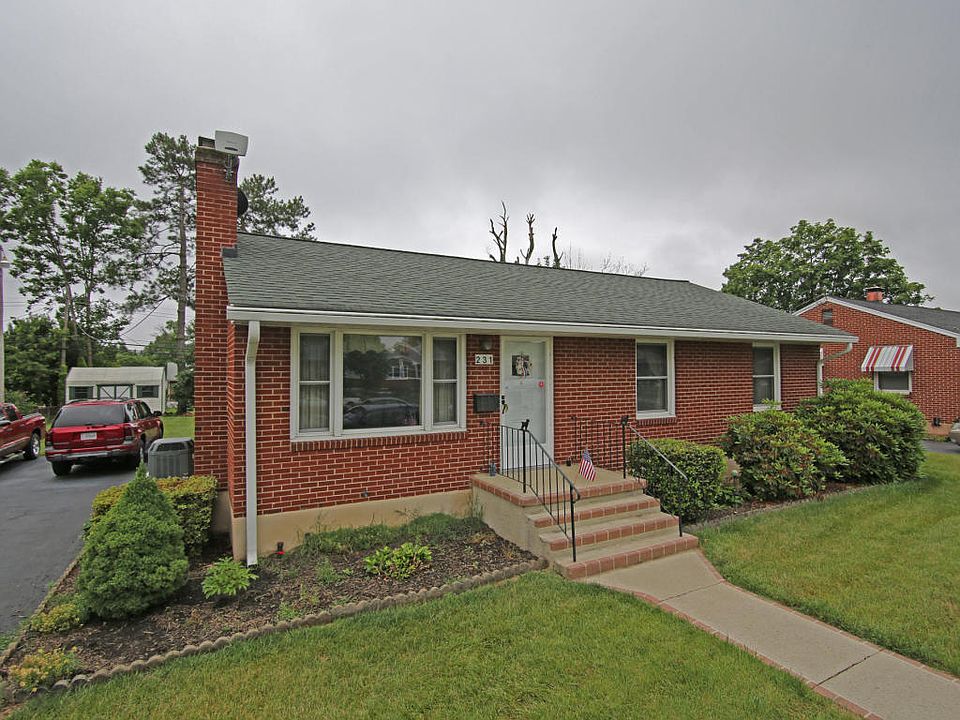 1st image of 231 Preston Ave NE