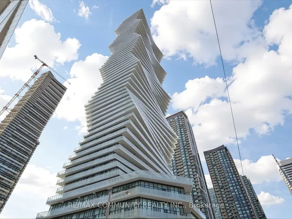 3900 Confederation Pkwy #604, Mississauga, ON L5B 0K7