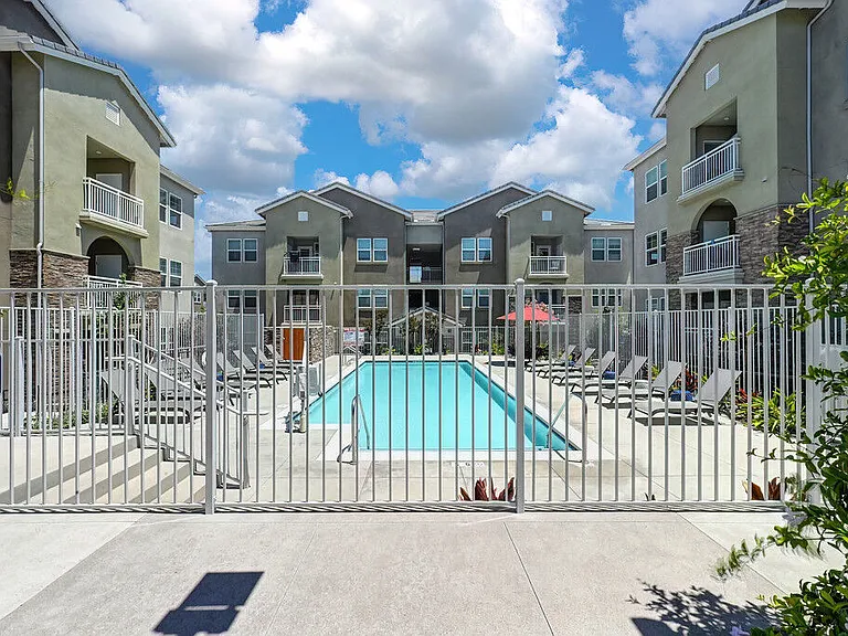 Vela Apartments — Photo 24