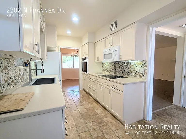2202 N Frannea Dr — Photo 2