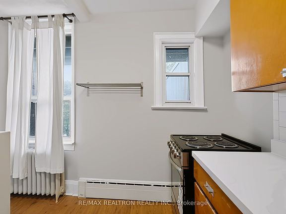 4th image of 3232 Yonge St #3