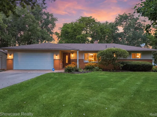 804 Bonita Dr, White Lake, MI 48383